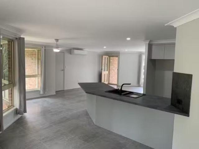 Nice 3/13 Russ Hammond Close, KORORA House for rent Listed by.