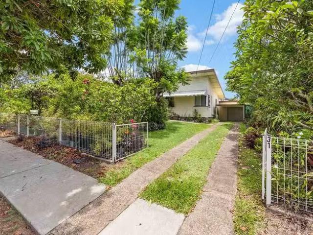 Unique 31 Bulgin Avenue, Wynnum West, QLD 4178