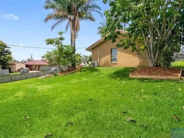 Nice 31 Duesbury Crescent, Edens Landing, QLD 4207