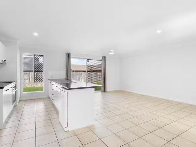 Cheap 31 Kelliher Street, Rothwell, QLD 4022