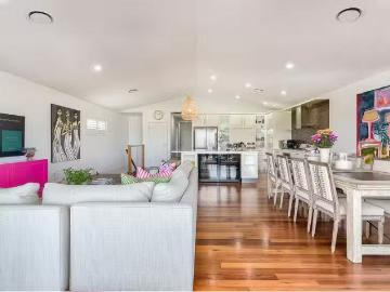 Nice 31 Raceview Avenue, Hendra, QLD 4011