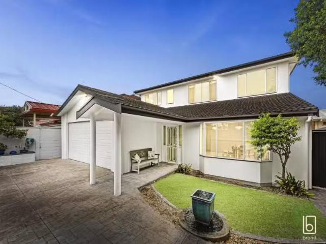 Unique 31 Viewpoint Drive, TOUKLEY House for rent Listed by C.