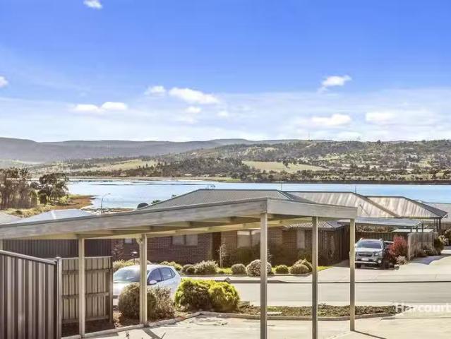 Just in! 3/24 Sandpiper Drive, MIDWAY POINT, TAS 7171 Unit f.