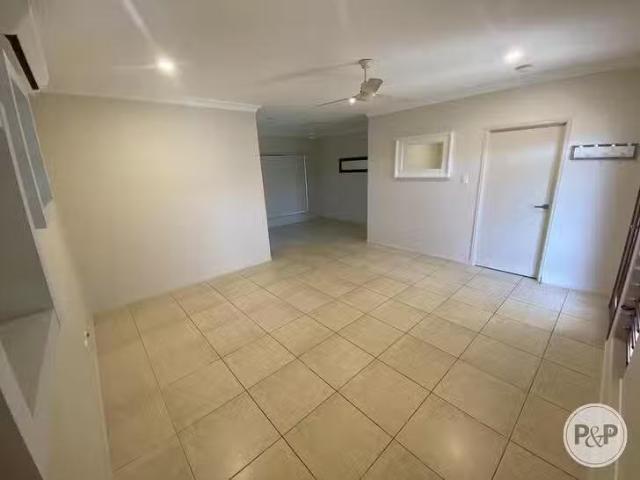 Rental! 32 Hillock Crescent, Bushland Beach, QLD 4818