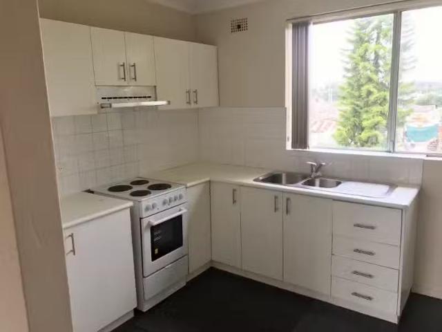 Deal! 3/2 Stapleton Street, Wentworthville Apartment for rent.