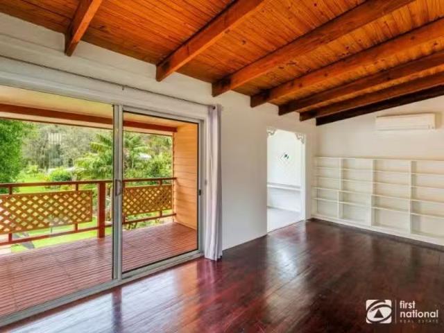 New 32 Redbox Crescent, Sandy Beach House for rent Listed by.