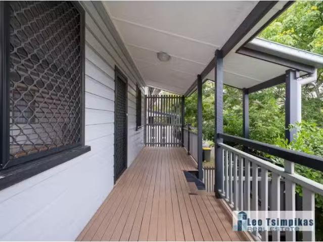 New 33 Ganges Street, WEST END House for rent Listed by Litsa.