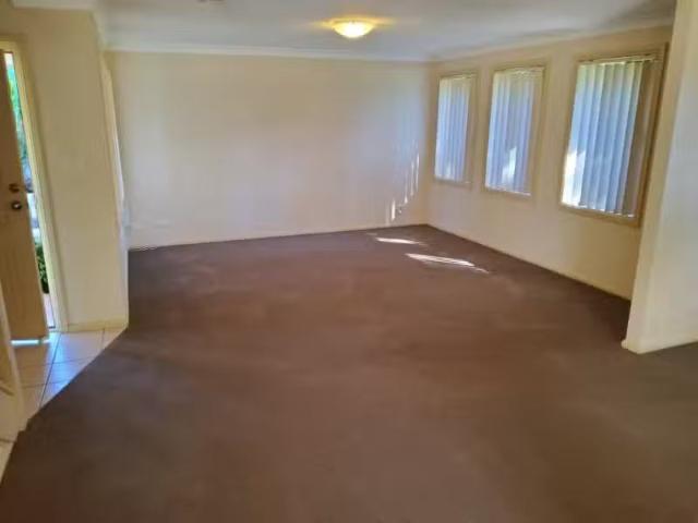 For Rent! 3/45 Church Street, SOUTH WINDSOR Townhouse for rent.