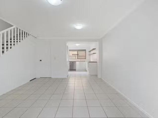 Unique 3/4 Angie Court, Mermaid Waters, QLD 4218