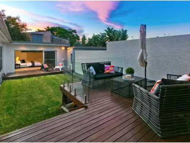 Just in! 34 Harden Avenue, Northbridge Townhouse for rent Lis.