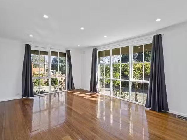 For Rent! 34 Spring Street, Tullamarine, VIC 3043