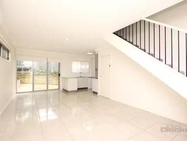 Rental! 3/4 Petrie Street, Petrie, QLD 4502