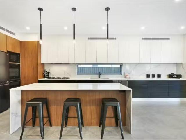 Deal! 350 Georges River Road, CROYDON PARK House for rent Lis.