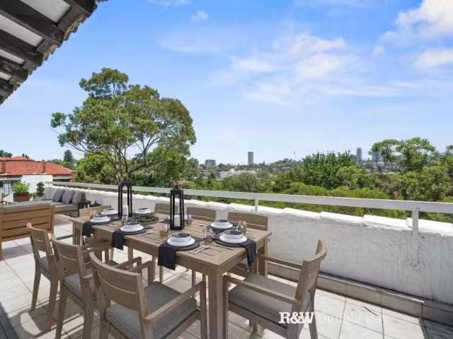 Charming 3/525 New South Head Road, Double Bay House for rent.