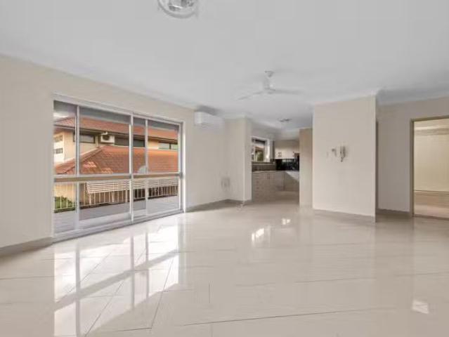Charming 3/53 Nudgee Road, Hamilton QLD 4007
