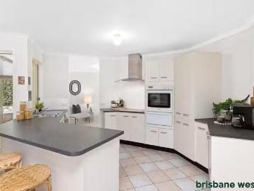 Just in! 35 Campbell Crescent, Bellbowrie, QLD 4070