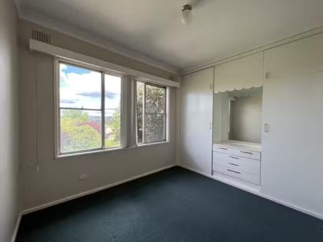 Charming 35 Barton Street, Parkes House for rent Listed by Mi.