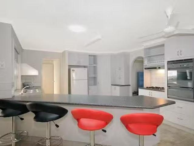 Cozy 35 Brigalow Street, Newtown, QLD 4350