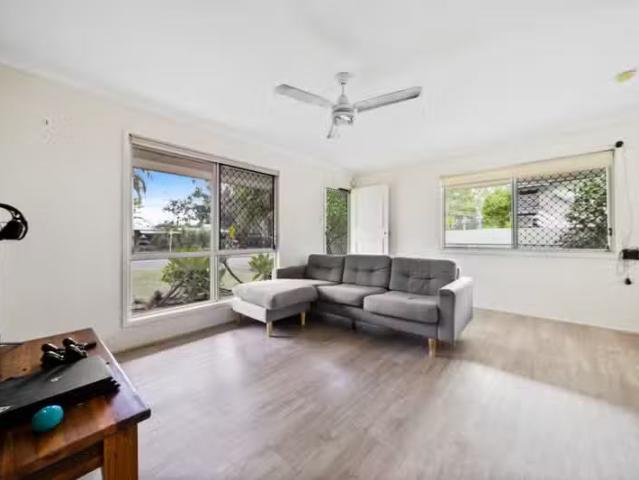 Cheap 35 Homestead Street, MARSDEN, QLD 4132 House for Rent