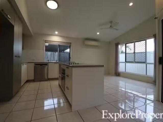 Cozy 35 Sonoran Street, Rural View, QLD 4740