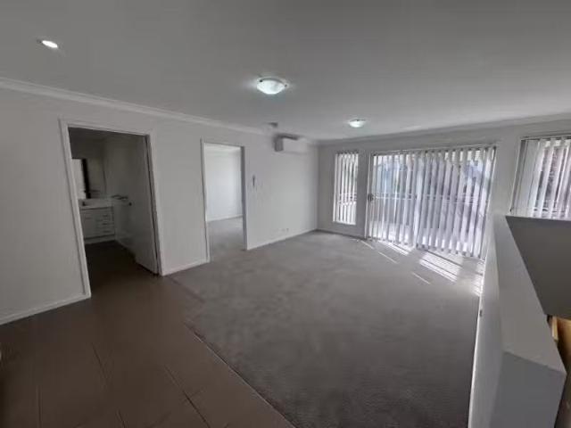 Cheap 35 Whitmore Crescent, Watson Townhouse for rent Listed.