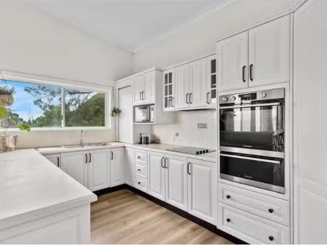 Charming 364 Lawrence Hargrave Drive, Clifton House for rent.