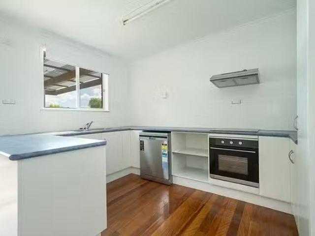 Nice 369 Hume Street, Kearneys Spring, QLD 4350