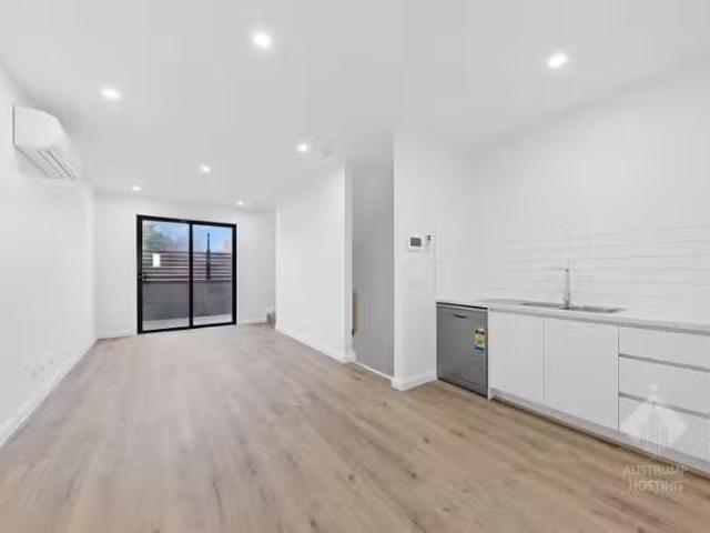 Unique 3/61 Severn Street, Box Hill North VIC 3129