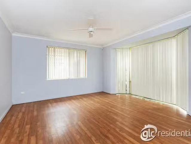 Unique 36 Broadwater Gardens, South Lake, WA 6164