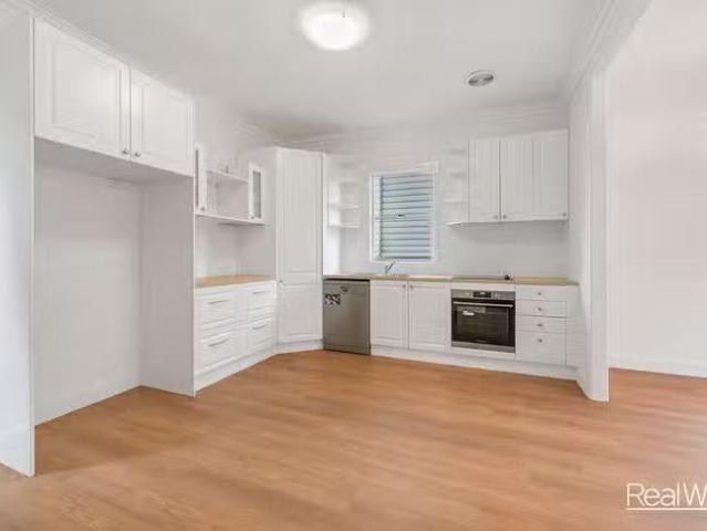 Cozy 36B Bridge Street, East Toowoomba, QLD 4350