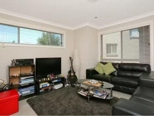 Charming 37/570 Sunnyholt Road, Stanhope Gardens House for ren.