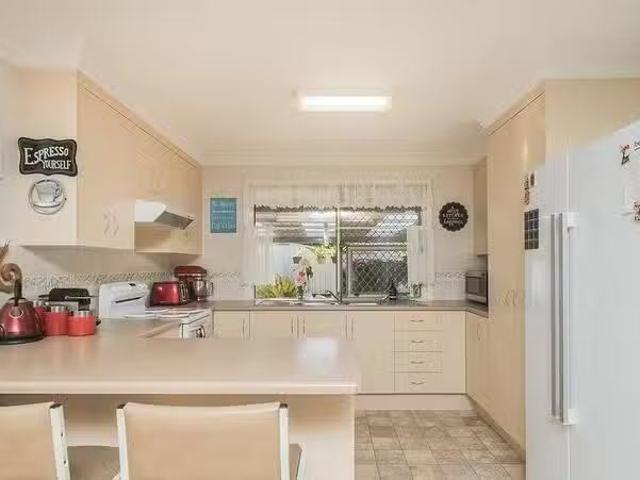 Deal! 370B Berserker Street, Frenchville, QLD 4701