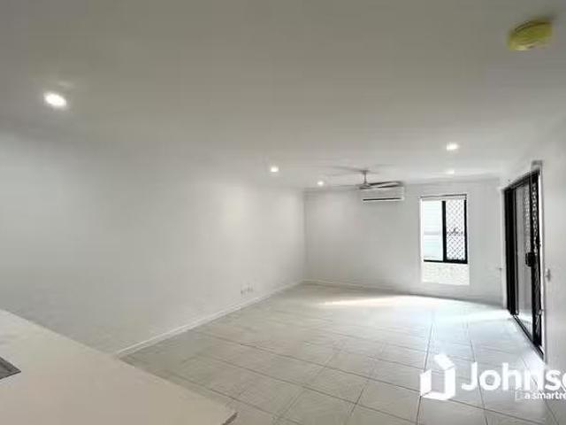 Charming 37 Huon Place, Hillcrest, QLD 4118