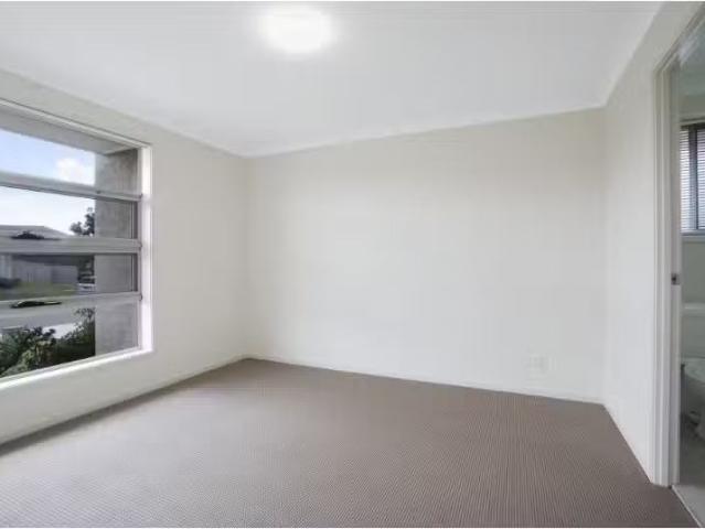 New 37 Sapphire Drive, RUTHERFORD House for rent Listed by To.