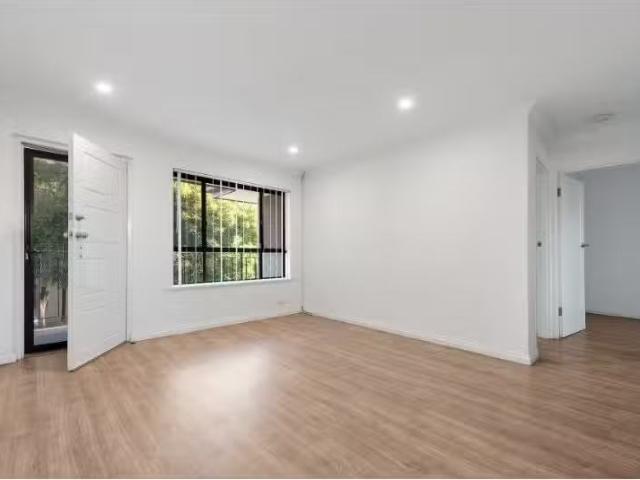 Unique 3/7 Weller Street, Goodwood Apartment for rent Listed.