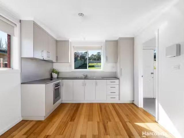 Nice 37 Wildor Crescent, RAVENSWOOD, TAS 7250 House for Rent