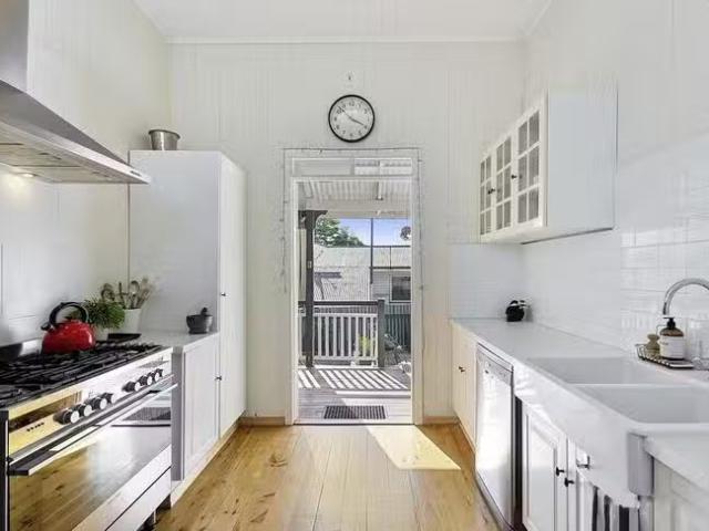 Cozy 37A Alford Street, Mount Lofty, QLD 4350