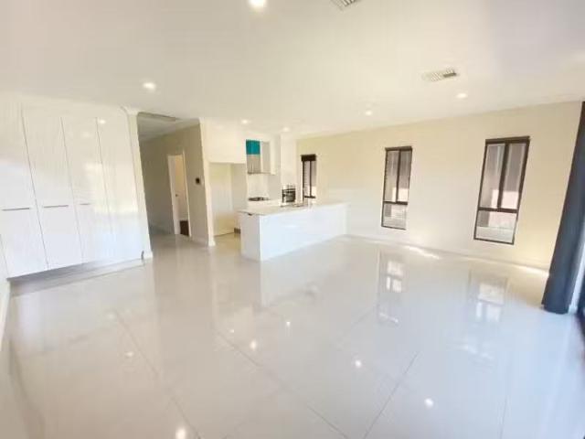 Cheap 37B Hoods Road, NORTHFIELD House for rent Listed by Tin.
