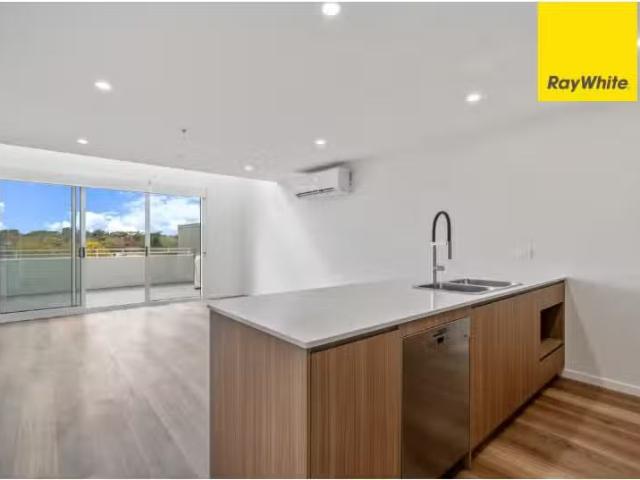 Unique 38/70 Canopus Crescent, GIRALANG Apartment for rent Li.