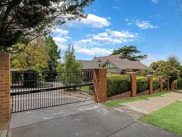 Charming 383 Russell Street, Bathurst, NSW 2795