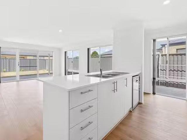 Nice 38 Clementine Boulevard, Upper Swan, WA 6069