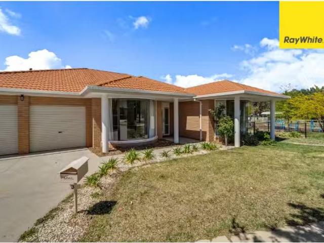 Unique 38 Bizant Street, AMAROO House for rent Listed by Geor.