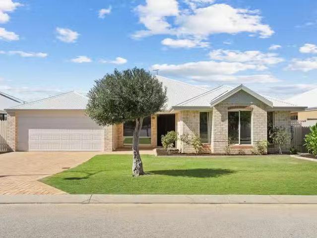 Cozy 38 Grove Street, Shoalwater, WA 6169