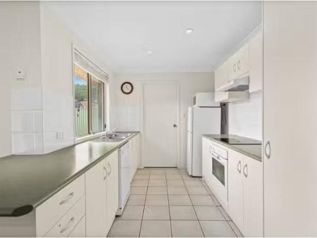 Unique 38 Wolfgang Road, ALBION PARK House for rent Listed by.