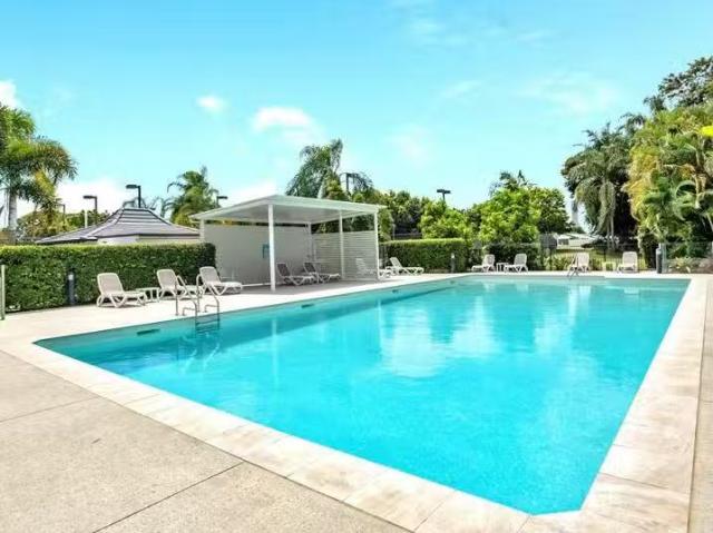 Cozy 39/11 Fairway Drive, Clear Island Waters, QLD 4226