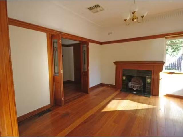 Charming 39 Lewis Street, Ormond House for rent Listed by Hel.