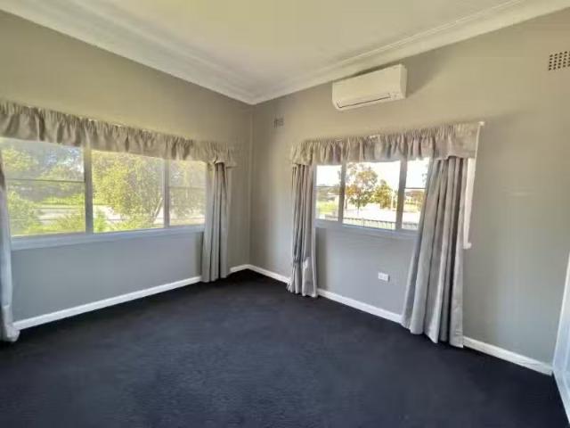 Cheap 39 Weddin Street, GRENFELL House for rent Listed by Jes.