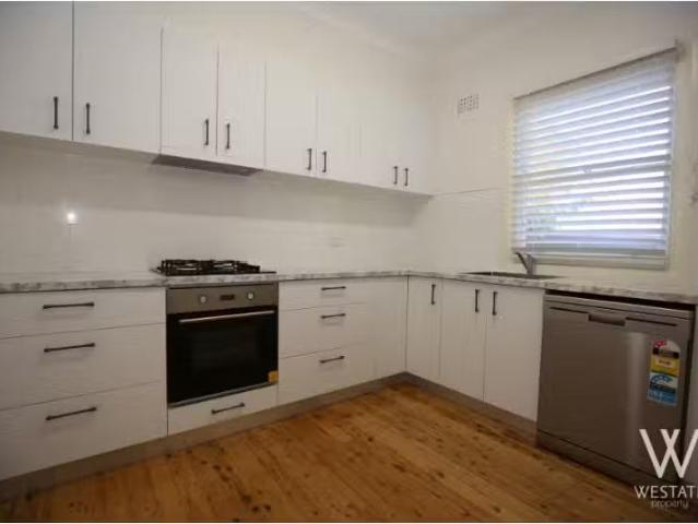 Cheap 7 Torch Street, Bathurst House for rent Listed by Leasi.