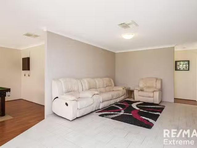 Cozy 7 Windward Loop, Ocean Reef, WA 6027