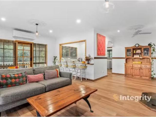 Cozy 7 Buxton Rise, Buxton House for rent Listed by Sophie Os.